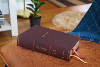 KJV Thompson Chain- Reference Handy Size Bible