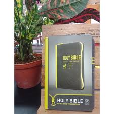 Zips NLT Compact Bible with Zipper